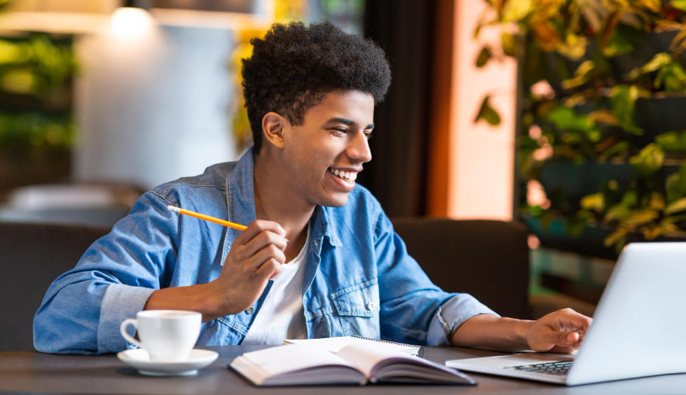 Imagem de capa de Opportunités de bourses pour étudiants engagés