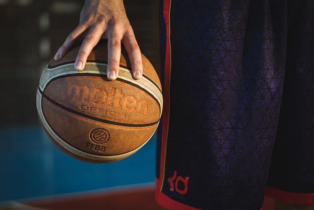 Imagem de capa de Early NBA Storylines: Surprises, Trades and Rising Stars
