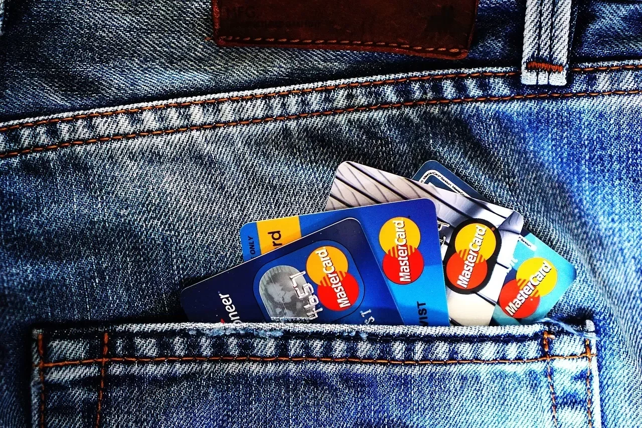 Imagem de capa de Credit, Debit, and Prepaid Cards: Understanding the Differences