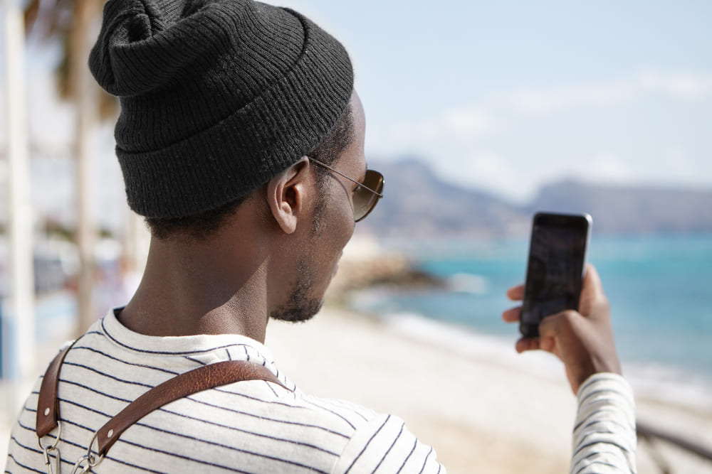 Image de couverture de SFR eSIM avec données illimitées pour une connectivité mondiale